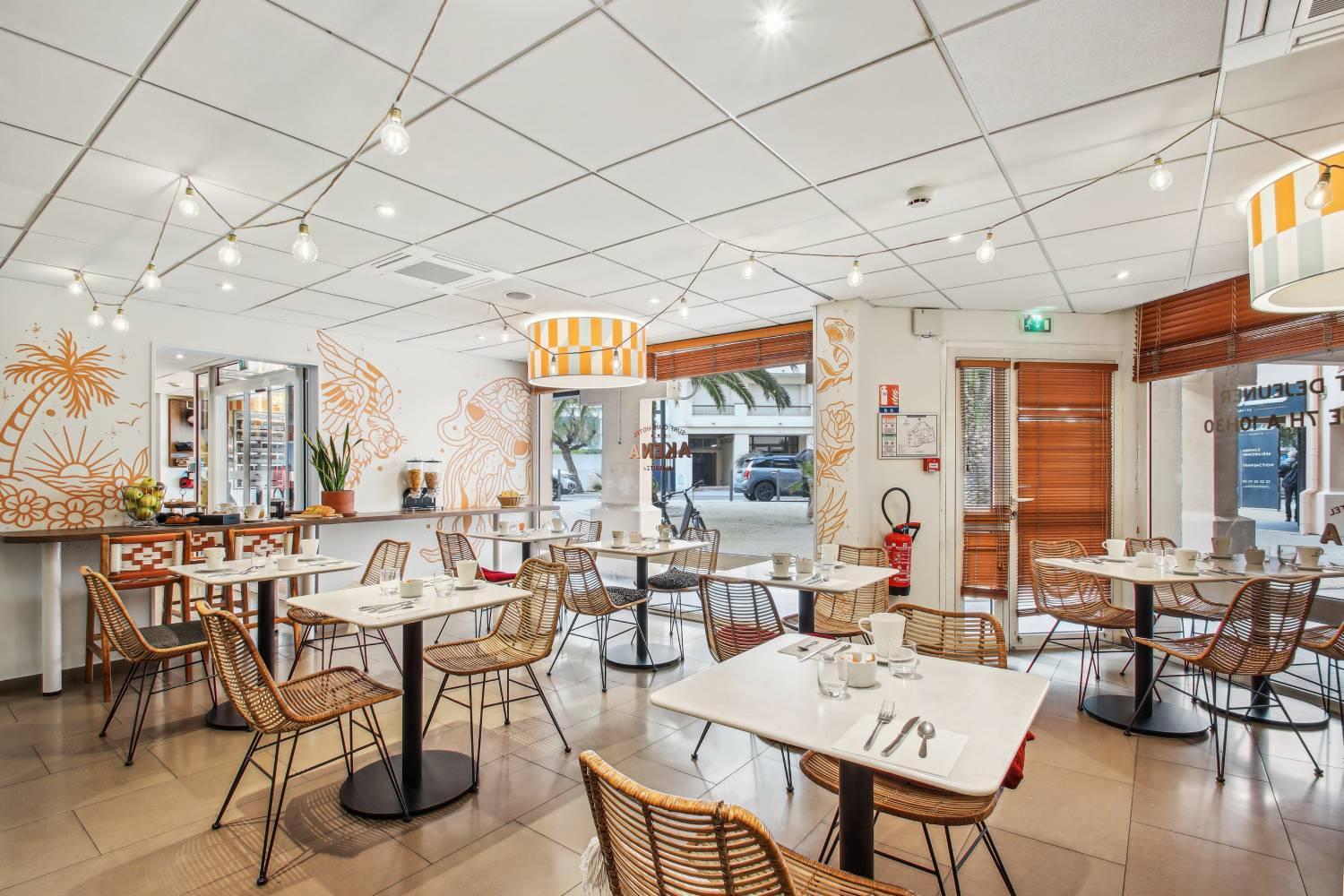 Salle petit-déjeuner | Surf Club Hôtel by Akena à Biarritz